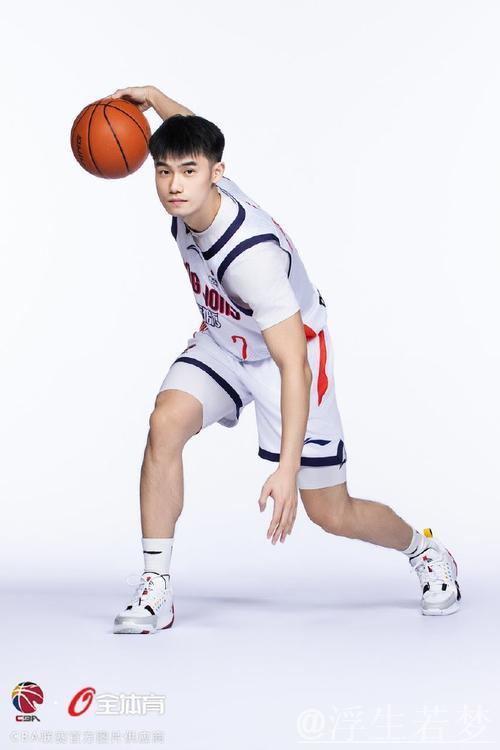 广州男篮发布定妆照拍摄幕后花絮：官拍日第二弹上线