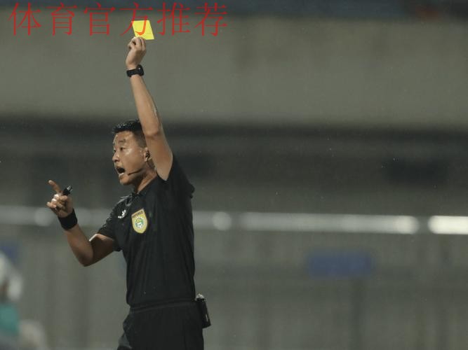 积极探索新的裁判执法技术 中超中甲联赛将引入附加助理裁判 积极探索新的裁判执法技术 中超中甲联赛将引入附加助理裁判